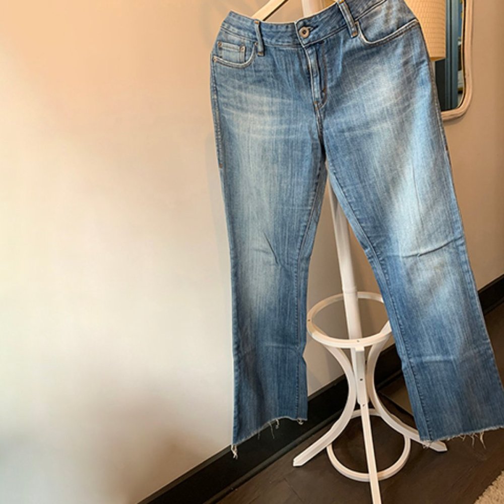 medium wash levi's